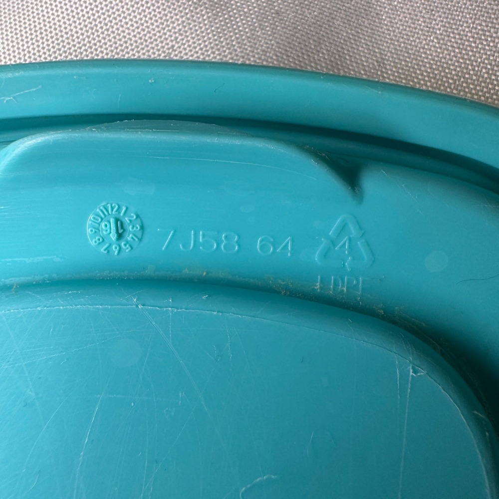 Rubbermaid 7J58 Easy Find Lids Replacement Set of 3 Teal Turquoise Lime Green - Picture 3 of 6